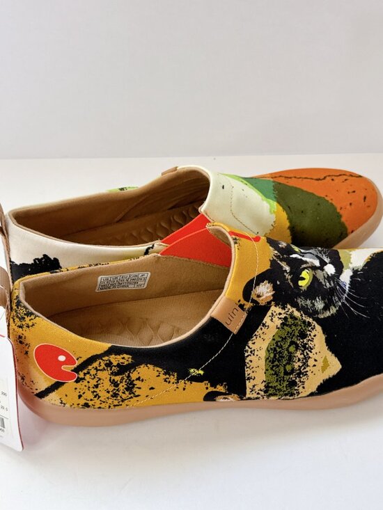 Men’s Size 11.5 UIN Black Cat Canvas Slip-On Art Travel Shoes